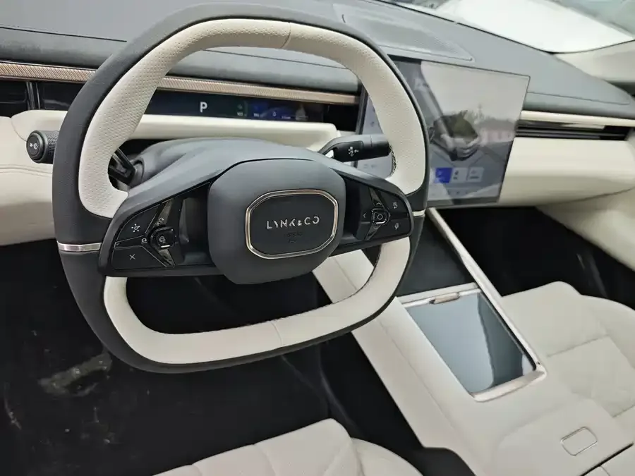 Lynk & Co 10 Lynk & Co 10 2025 240 AWD Ultra Sport Edition H7 2025 — миниатюра 2