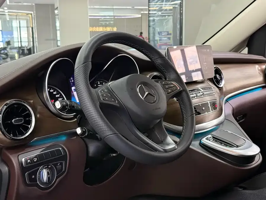 Mercedes-Benz Class V Mercedes-Benz V-Class 2022 V 260 L Long Wheelbase Luxury Edition 2023 — миниатюра 2