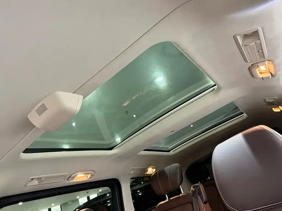 Mercedes-Benz Class V Mercedes-Benz V-Class 2022 V 260 L Long Wheelbase Luxury Edition 2023 — миниатюра 5