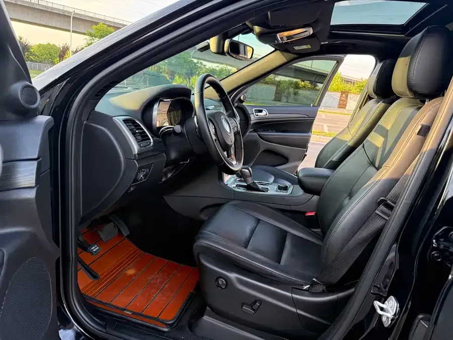 Jeep Grand Cherokee Grand Cherokee (imported) 2020 3.0L Professional Navigation Edition 2022 — миниатюра 3