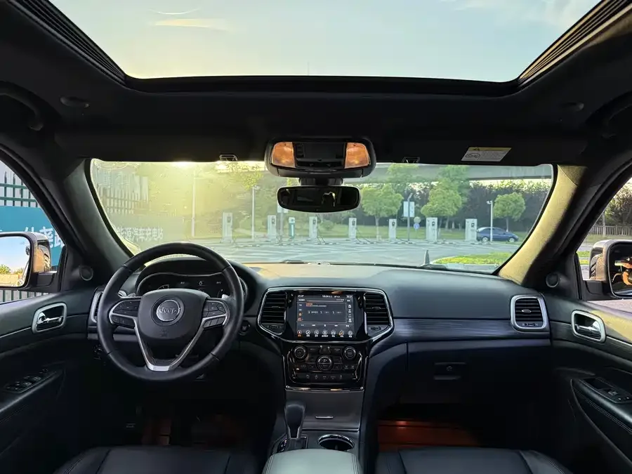 Jeep Grand Cherokee Grand Cherokee (imported) 2020 3.0L Professional Navigation Edition 2022 — миниатюра 4