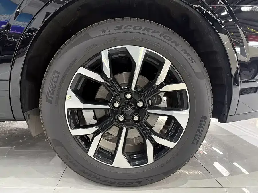 Ford Edge 2026 Ford Edge L 2.0T EcoBoost AWD 7-Seat Supreme Edition 2025 — миниатюра 2