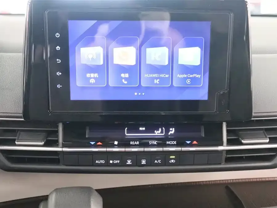 Toyota Granvia Grevia 2023 2.5L Hybrid Comfort Edition 2023 — миниатюра 3