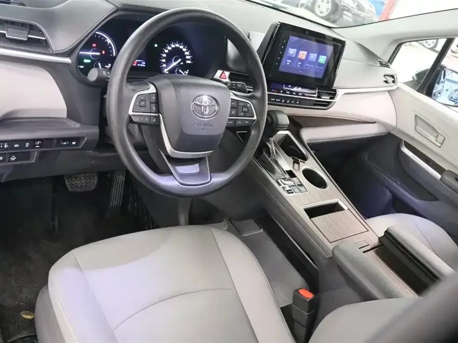Toyota Granvia Grevia 2023 2.5L Hybrid Comfort Edition 2023 — миниатюра 4