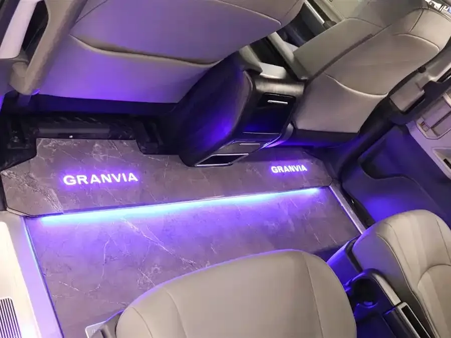 Toyota Granvia Grevia 2023 2.5L Hybrid Comfort Edition 2023 — миниатюра 5
