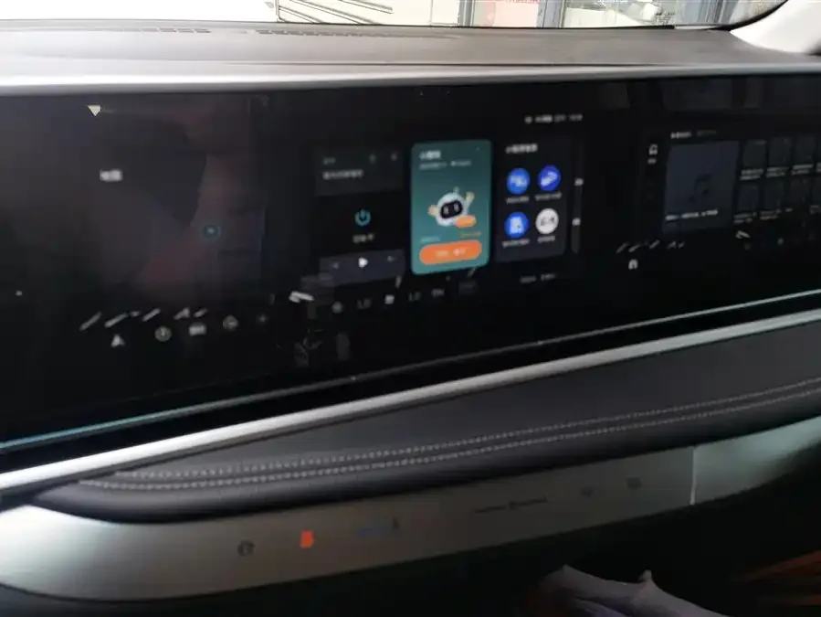 Maxus G90 2022 2.0T Galaxy seven-seater version 2023 — миниатюра 4