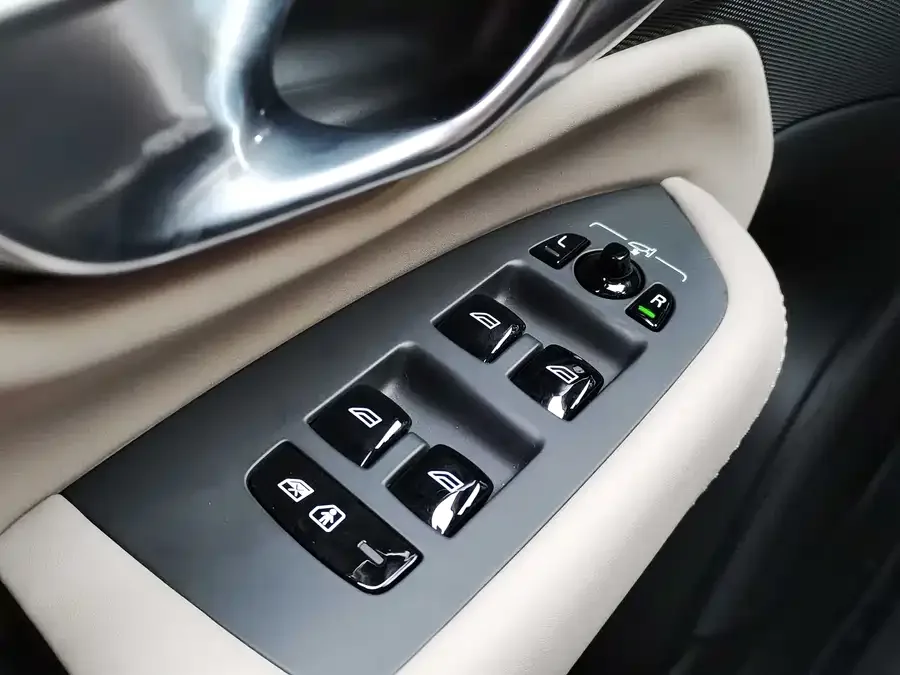 Volvo XC90 2026 B5 AWD Inscription Luxury 5-seater 2026 — миниатюра 5
