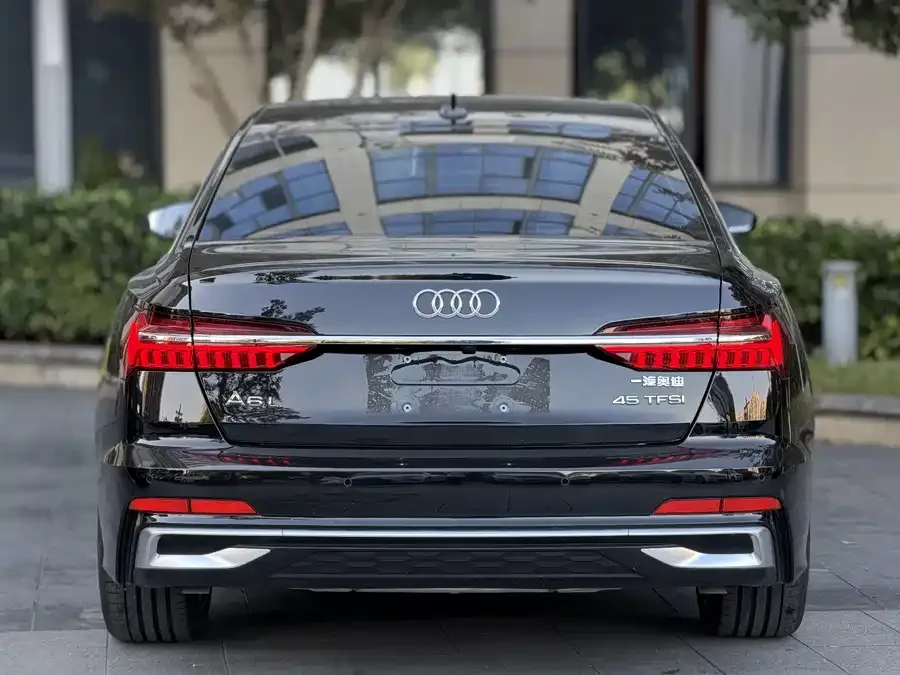 Audi A6L 2025 45 TFSI Selected Dynamic Edition 2025 — миниатюра 3