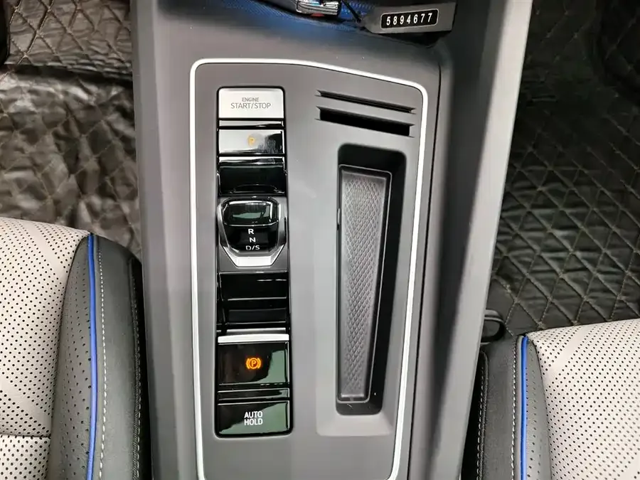 Volkswagen Golf Golf 2025 300TSI R-Line 2026 — миниатюра 4