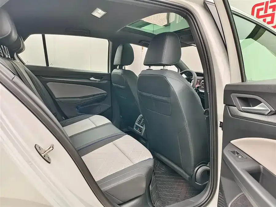 Volkswagen Golf Golf 2025 300TSI R-Line 2026 — миниатюра 5