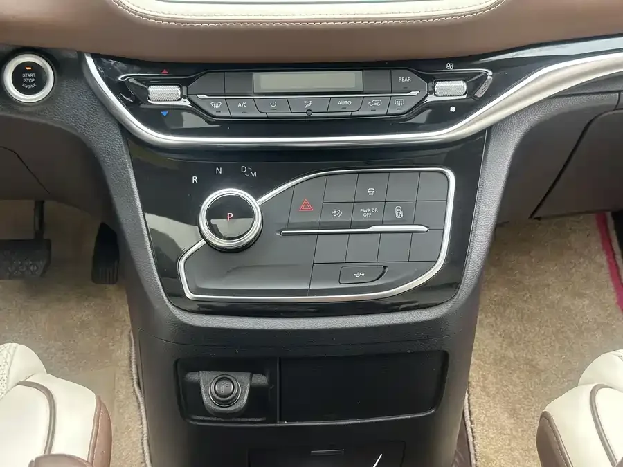 Maxus G20 2023 facelift PLUS 2.0T diesel automatic luxury version 2024 — миниатюра 4