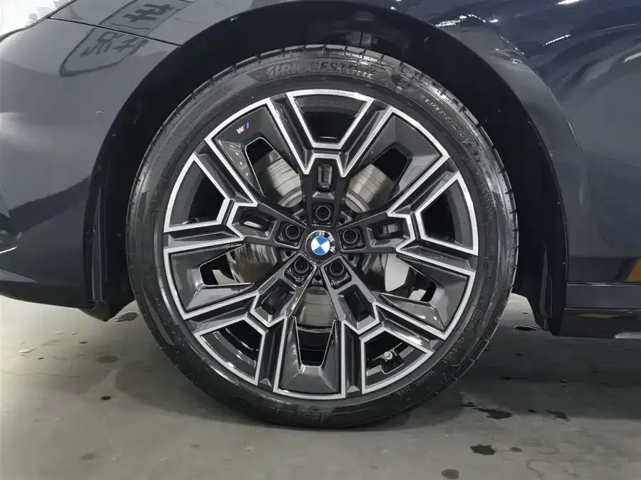 BMW 5 Series BMW 5 Series 2025 530Li Exclusive M Sport Package 2025 — миниатюра 5