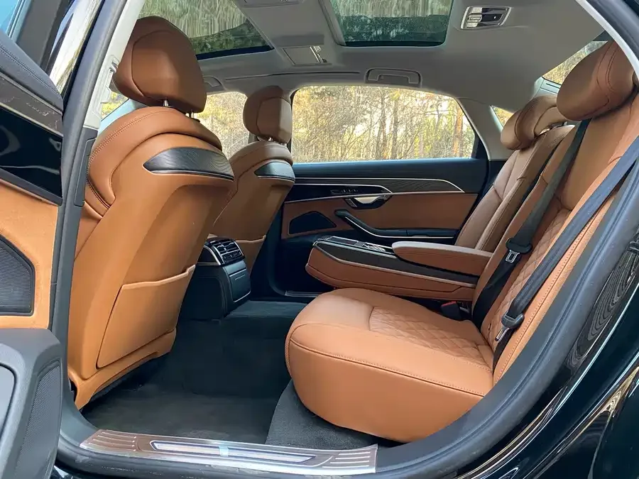 Audi A8 2024 A8L 50 TFSI quattro Premium Edition 2023 — миниатюра 2