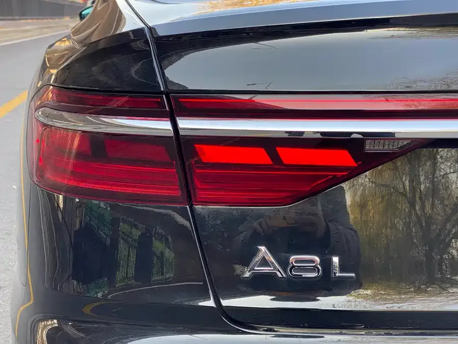 Audi A8 2024 A8L 50 TFSI quattro Premium Edition 2023 — миниатюра 3