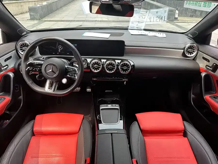 Mercedes-Benz CLA AMG Mercedes-Benz CLA AMG 2024 AMG CLA 35 4MATIC 2025 — миниатюра 2