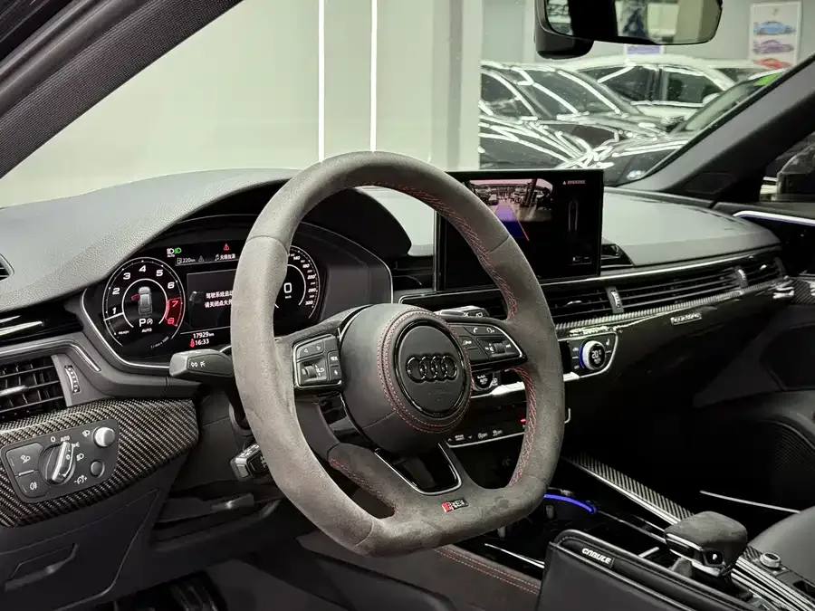 Audi RS 4 2024 RS4 Avant Engine Edition 2024 — миниатюра 3