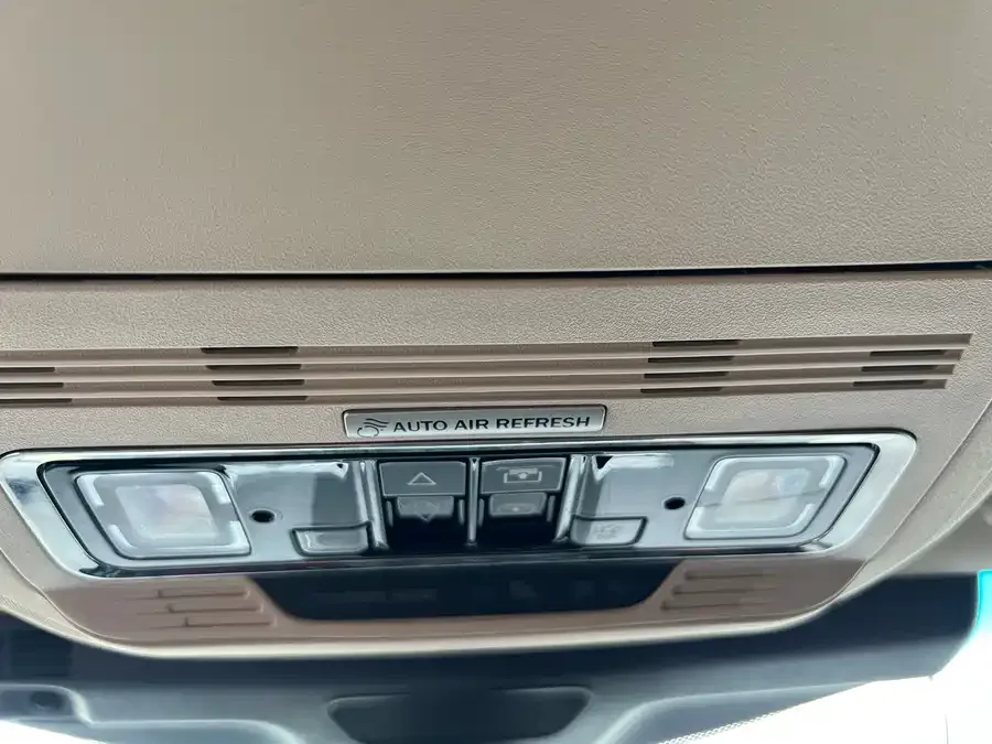 Lincoln Navigator Navigator 2021 2.0T 4WD Premium Edition 2022 — миниатюра 4