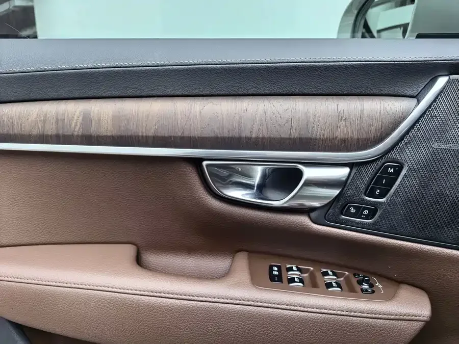 Volvo S90 2022 B5 Zhiyuan Luxury Edition 2022 — миниатюра 2