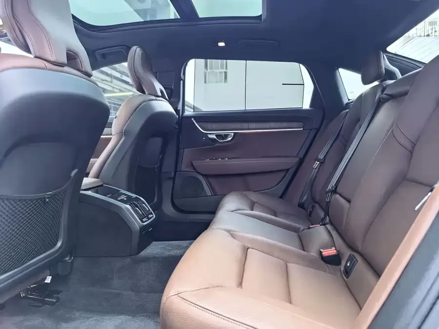 Volvo S90 2022 B5 Zhiyuan Luxury Edition 2022 — миниатюра 4
