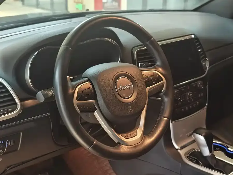 Jeep Grand Cherokee Grand Cherokee (Imported) 2021 3.0L 80th Anniversary Edition 2022 — миниатюра 2
