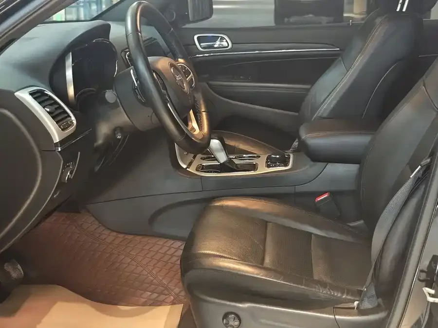 Jeep Grand Cherokee Grand Cherokee (Imported) 2021 3.0L 80th Anniversary Edition 2022 — миниатюра 3