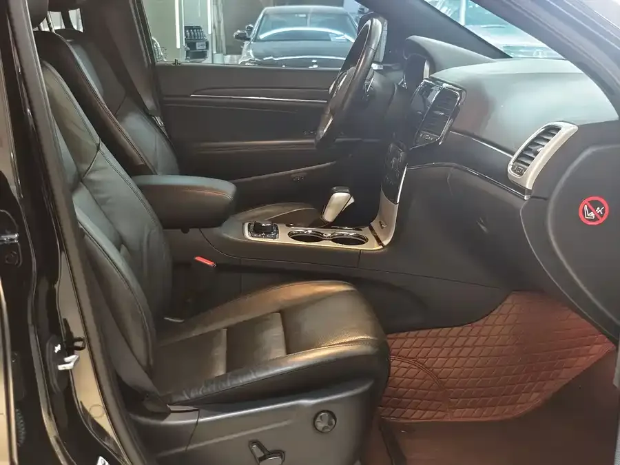 Jeep Grand Cherokee Grand Cherokee (Imported) 2021 3.0L 80th Anniversary Edition 2022 — миниатюра 4