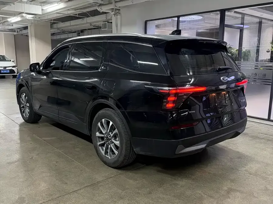 Ford Edge 2025 Sharp L 2.0T EcoBoost E Hybrid 2WD 7-seat Luxury Edition 2025 — миниатюра 2