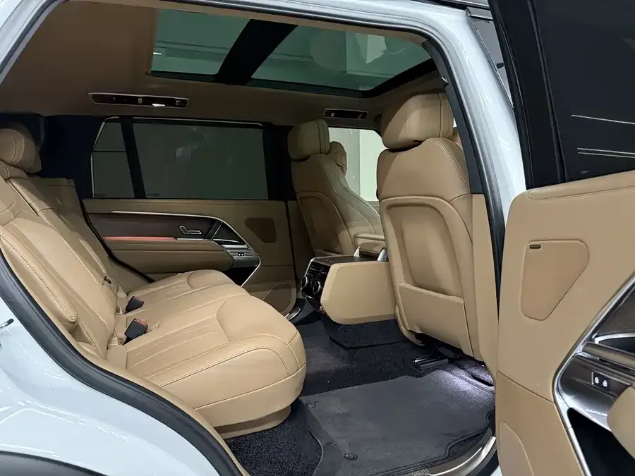 Land Rover Range Rover Range Rover 2025 3.0 L6 400PS Grand Edition 2025 — миниатюра 5