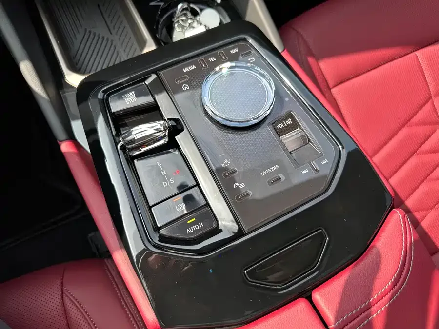 BMW 5 Series 2026 BMW 5 Series 530Li Luxury M Sport Package 2026 — миниатюра 4