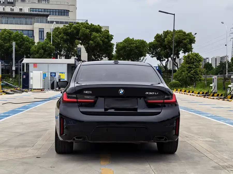 BMW 3 Series BMW 3 Series 2025 330Li Exclusive M Sport Night Edition 2024 — миниатюра 4
