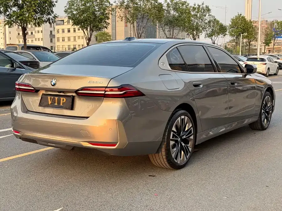 BMW 5 Series BMW 5 Series 2025 530Li Premium Luxury Package 2025 — миниатюра 3