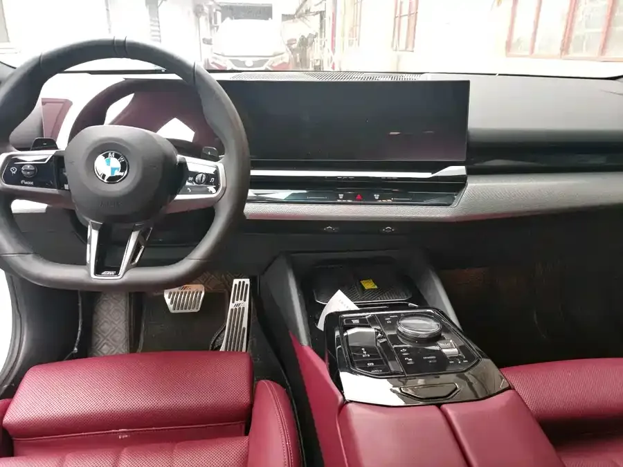BMW 5 Series BMW 5 Series 2024 525Li M Sports Package 2025 — миниатюра 2