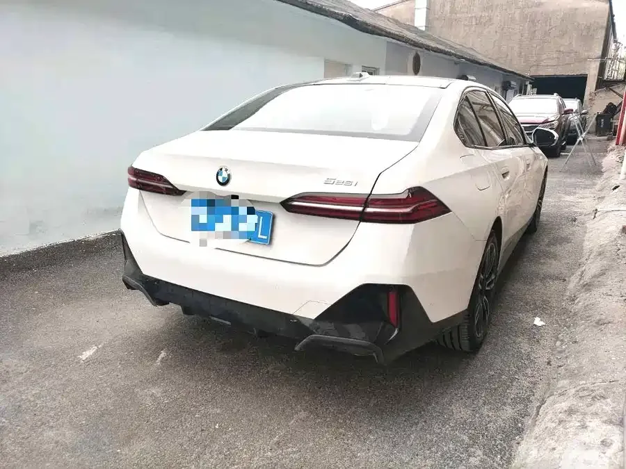 BMW 5 Series BMW 5 Series 2024 525Li M Sports Package 2025 — миниатюра 3