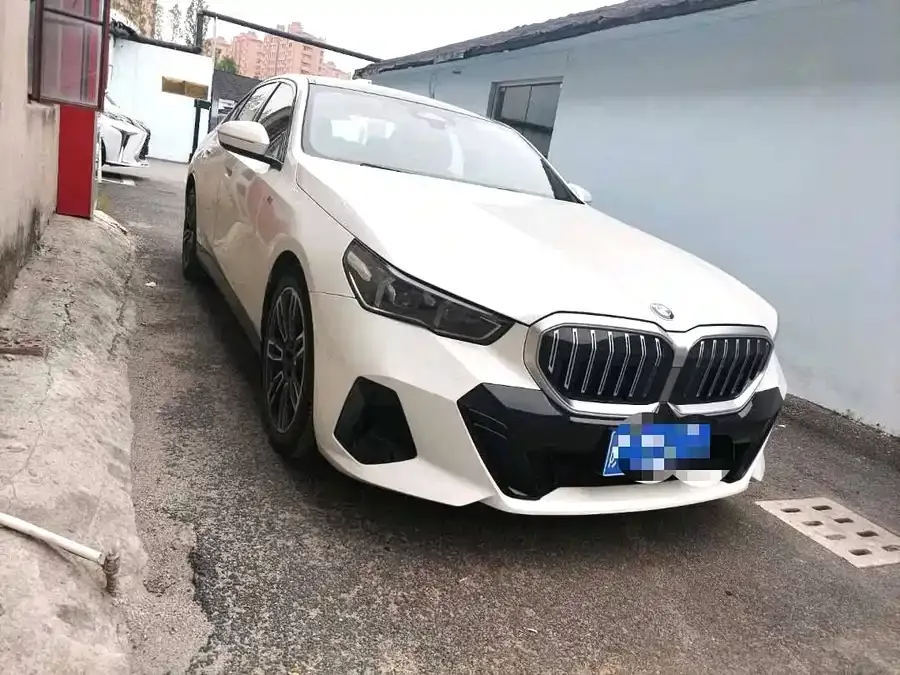 BMW 5 Series BMW 5 Series 2024 525Li M Sports Package 2025 — фото 1, купить с доставкой в Москву