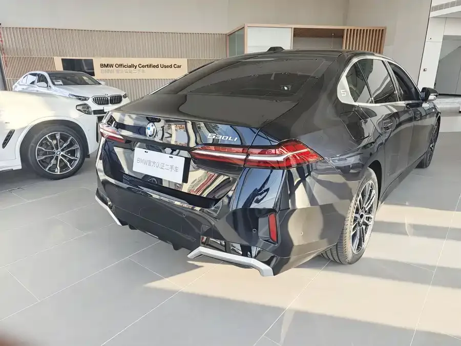 BMW 5 Series BMW 5 Series 2024 530Li Leading M Sports Package 2024 — миниатюра 2