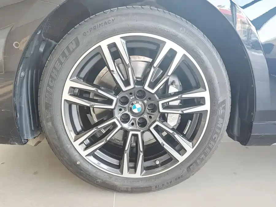 BMW 5 Series BMW 5 Series 2024 530Li Leading M Sports Package 2024 — миниатюра 5