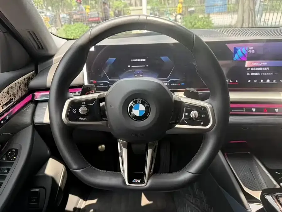 BMW 5 Series BMW 5 Series 2024 530Li Exclusive M Sports Package 2024 — миниатюра 2