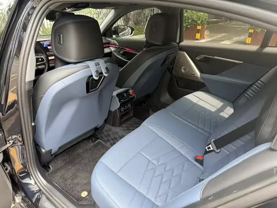 BMW 5 Series BMW 5 Series 2024 530Li Exclusive M Sports Package 2024 — миниатюра 3