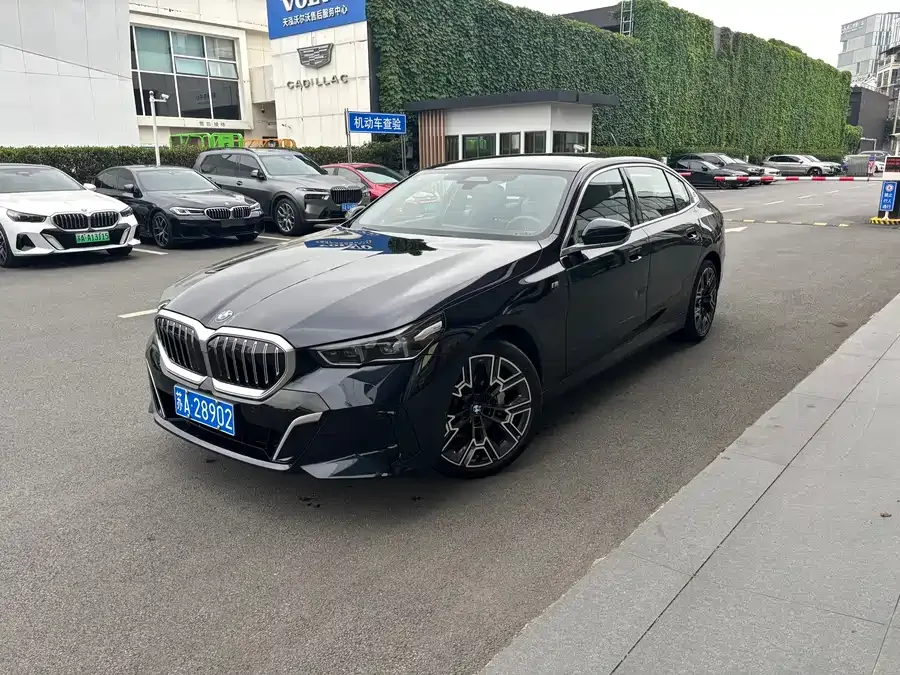 BMW 5 Series 2025