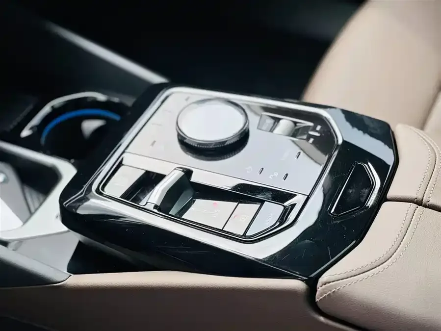 BMW 5 Series BMW 5 Series 2025 530Li Leading M Sport Package 2025 — миниатюра 4