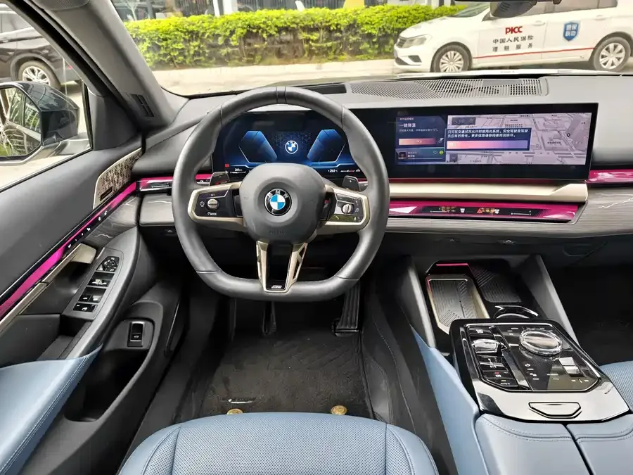 BMW 5 Series BMW 5 Series 2025 530Li Exclusive M Sport Package 2025 — миниатюра 2