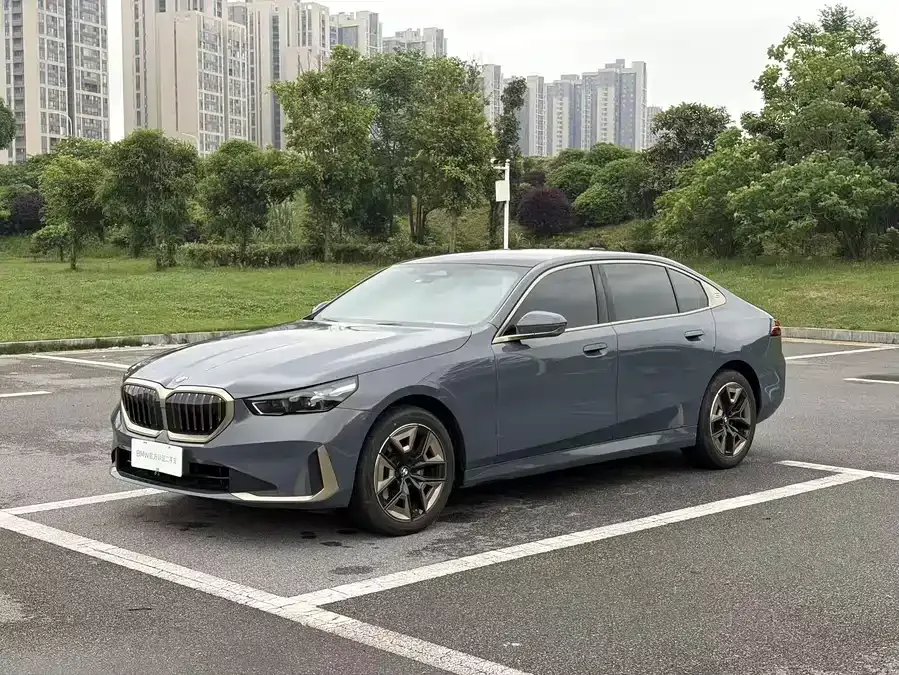 BMW 5 Series BMW 5 Series 2024 525Li Luxury Package 2024 — миниатюра 2