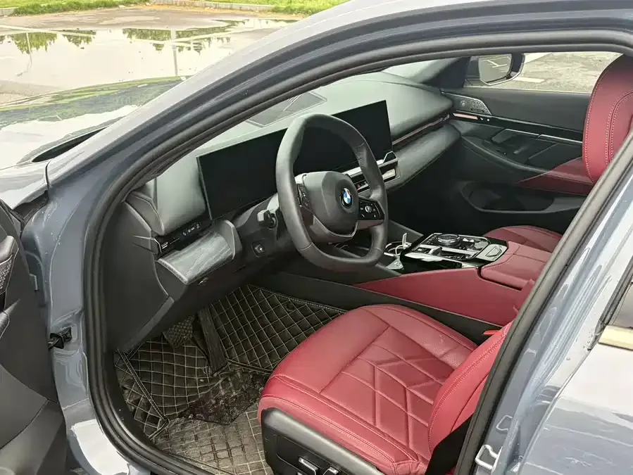 BMW 5 Series BMW 5 Series 2024 525Li Luxury Package 2024 — миниатюра 3