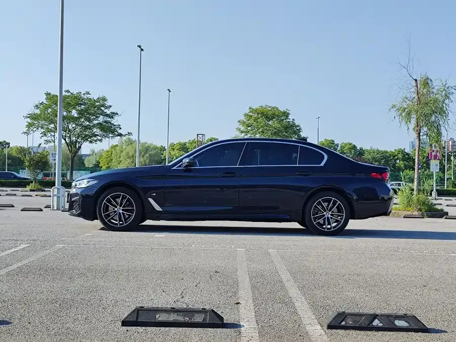 BMW 5 Series BMW 5 Series 2022 facelift 525Li M sports package 2023 — миниатюра 4