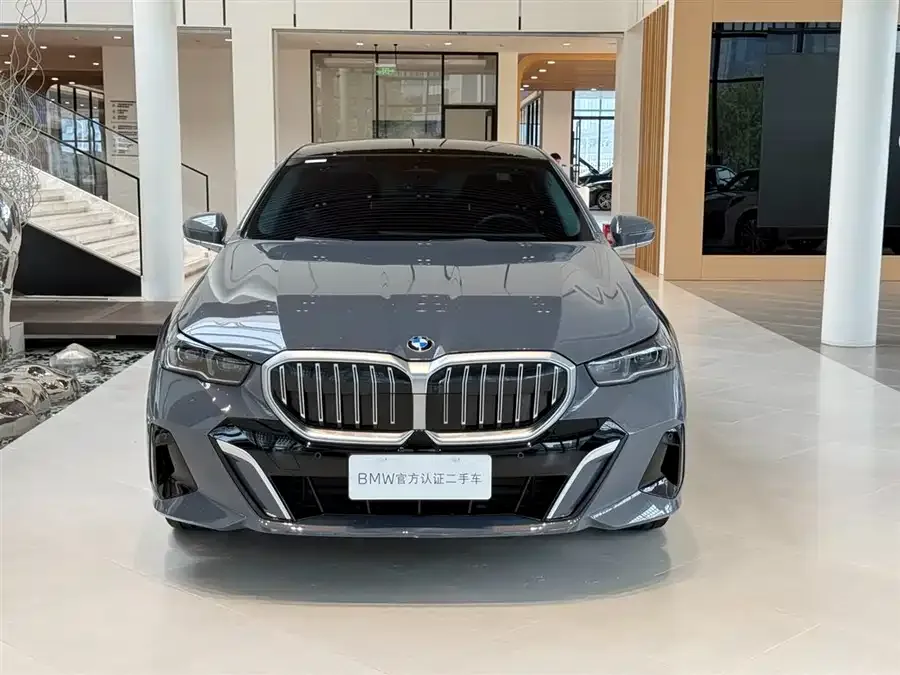 BMW 5 Series BMW 5 Series 2024 530Li Leading M Sports Package 2024 — миниатюра 3