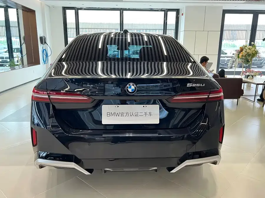 BMW 5 Series BMW 5 Series 2024 525Li M Sports Package 2024 — миниатюра 2
