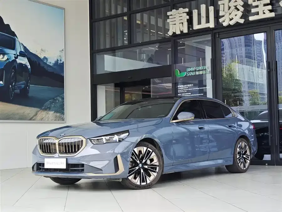 BMW 5 Series BMW 5 Series 2024 530Li Exclusive Luxury Package 2024 — фото 1, купить с доставкой в Москву
