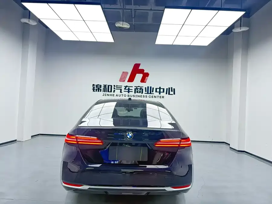 BMW 5 Series BMW 5 Series 2025 525Li Luxury Package 2025 — миниатюра 3