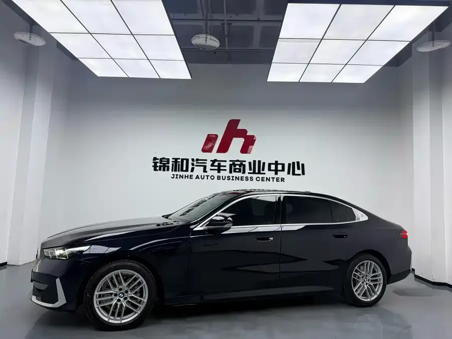 BMW 5 Series BMW 5 Series 2025 525Li Luxury Package 2025 — миниатюра 5