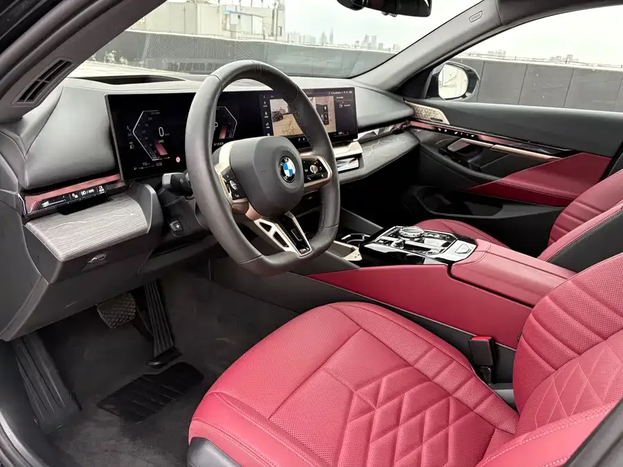 BMW 5 Series BMW 5 Series 2025 530Li Exclusive M Sport Package 2025 — миниатюра 2